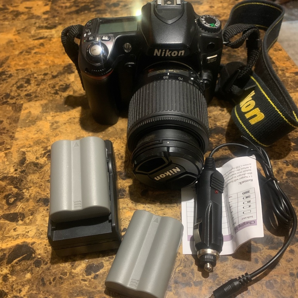 D-80 nikion with zoom lens strap two new batteries no sd card as is